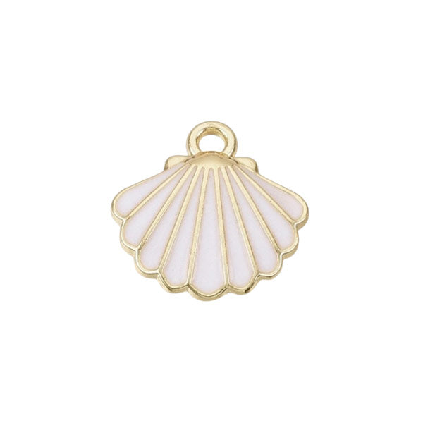 Gouden bedel van een klein wit schelpje. Een ideaal hangertje voor aan een oorbel of een bedelketting.  