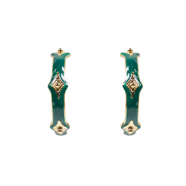 Groene oorstekers van stainless steel met gouden details. 