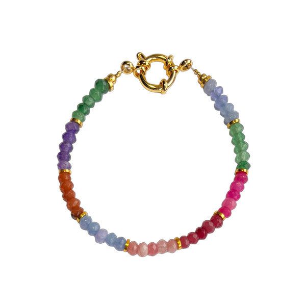 armbandje geregen van jade kralen in rainbow kleuren met een gouden boeislot.