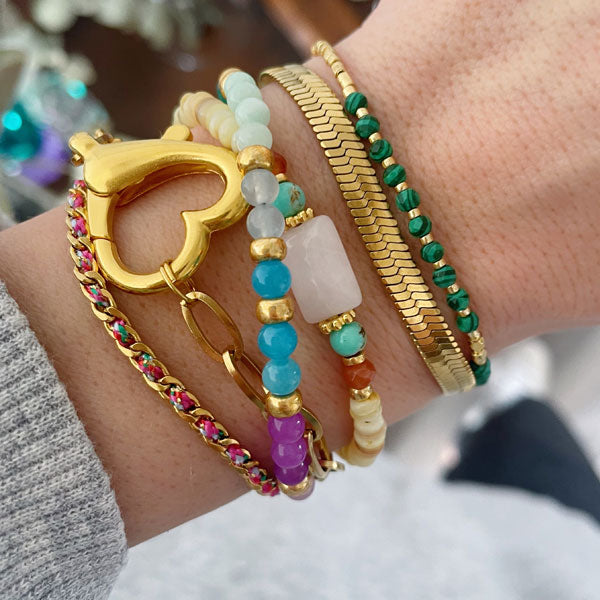 Armband geregen van verschillende edelstenen in roze, lila, groen en blauw. Een ideale armband als je van kleur houdt.