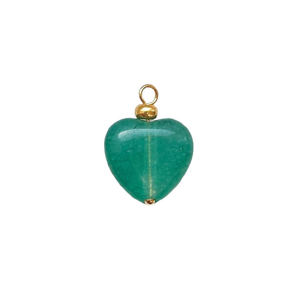 Bedel van jade in de vorm van een hartje. Mooie emerald groene kleur. Ideaal om aan een bedelketting of armband te dragen.
