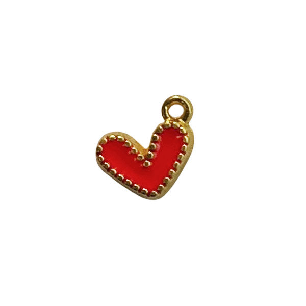 Gouden bedeltje van een rood hartje. Ideale bedel voor aan je ketting, armband of oorbel.