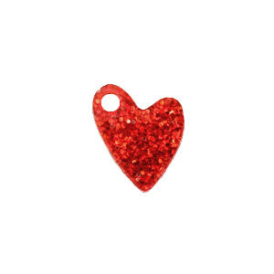 Klein bedeltje van een rood glitter hartje. Ideaal hangertje voor aan een bedelketting of armband.