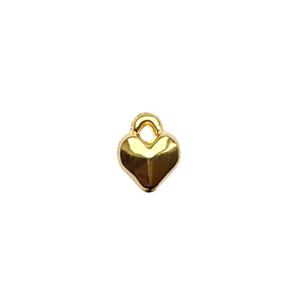 Klein gouden bedeltje in de vorm van een hart. Ideaal voor aan een bedelketting of armband.
