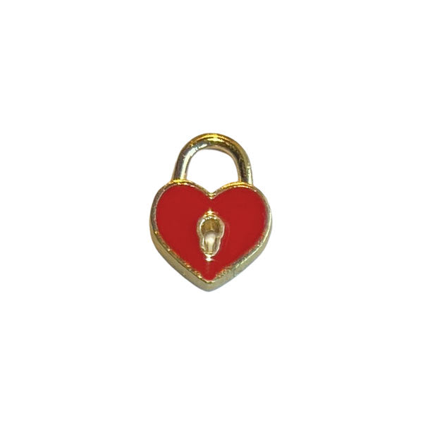 Klein gouden bedeltje van een rood hartje. Ideale bedel voor aan je ketting, armband of oorbel.