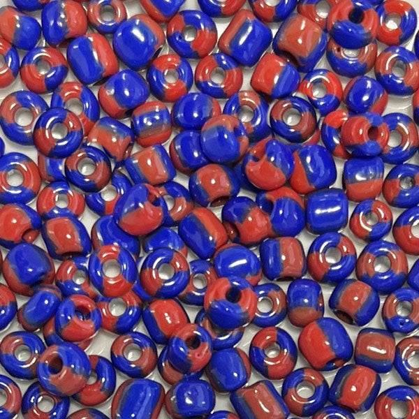 Blauw rood gestreepte rocailles kralen om zelf sieraden mee te maken