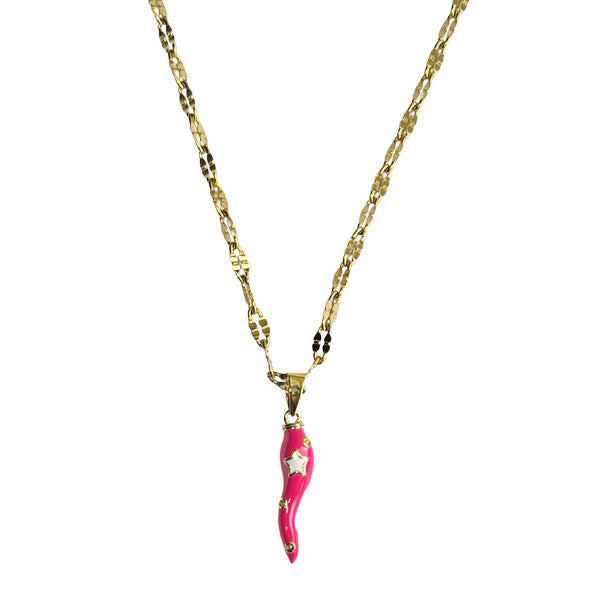 Half lange gouden twisted schakelketting met een hanger van een roze peper met witte sterren. Helemaal handig: je kunt makkelijk verschillende hangers wisselen aan deze ketting. 