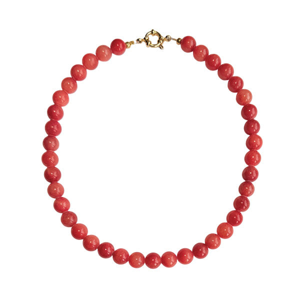 Deze ketting met grote ronde zalmroze jade kralen van 10 mm is een ideale basis voor jouw sieradencollectie. 