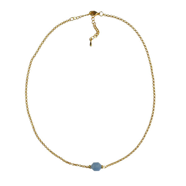 korte minimalistische gouden schakel ketting met facet geslepen blauwe jade steen in het midden. In lengte verstelbaar.