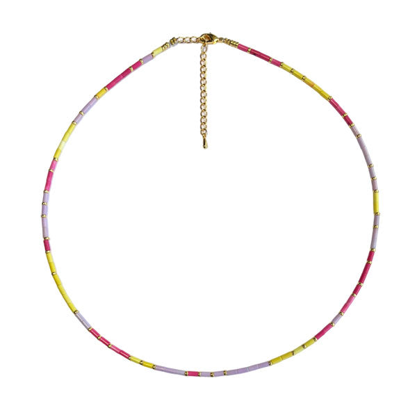 Geregen ketting met kleine tube kralen in geel, roze en lila. Ideaal voor je zomer outfit.