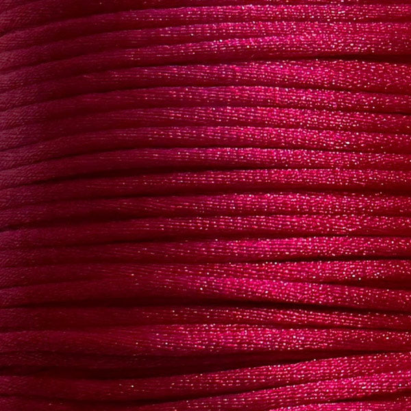 Met dit framboos roze satijnkoord van 2,5mm maak je onze leuke armbandjes met cartierknoop.