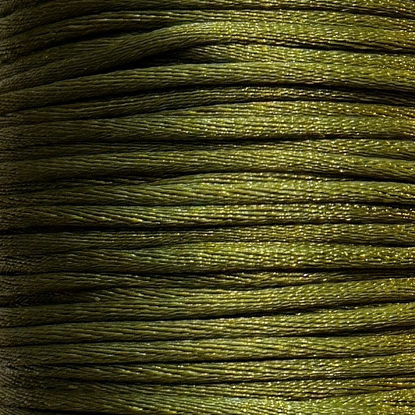 Met dit olijfgroene satijnkoord van 2,5mm maak je onze leuke armbandjes met cartierknoop. En makkelijk afbrandbaar.