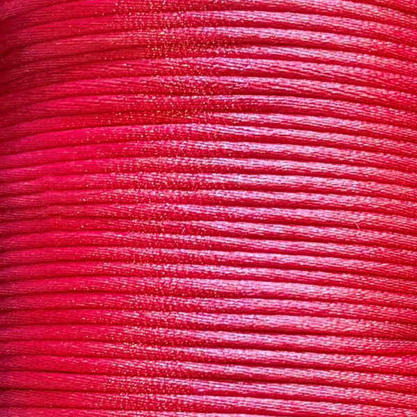 Met dit roze satijnkoord van 2,5mm maak je onze leuke armbandjes met cartierknoop. En makkelijk afbrandbaar.