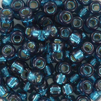 Zelf sieraden maken wordt nog leuker met deze silverlined blue zircon Miyuki Rocailles 6/0 kralen. In zakjes van 10 gram, meer dan 70 kleuren.