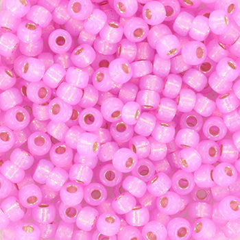 Miyuki rocailles 8/0 kralen in de kleur roze silverlined pink. Zelf sieraden maken wordt nu nog mooier en leuker met deze zakjes kleine kralen.
