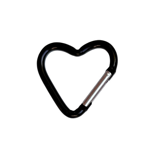 Zwarte hart sluiting waar je makkelijk en snel de bagcharms en sleutelhangers aan kunt hangen. 