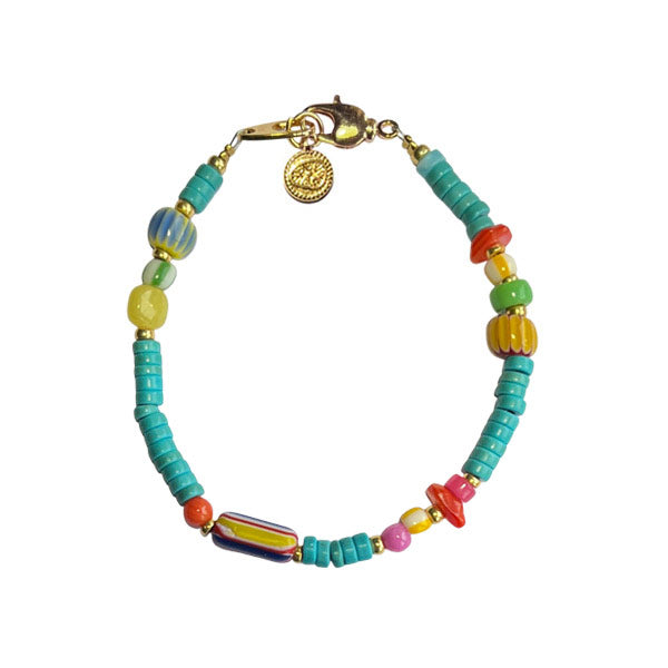 beadies armband met turkooise schijfjes en zomerse kralen zoals geel, groen, rood en roze.