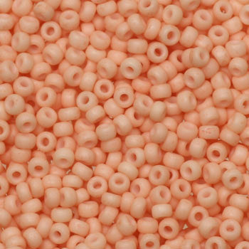Miyuki Rocailles 11/0 Opaque mat blush. Kleine roze borduur kraaltjes.
